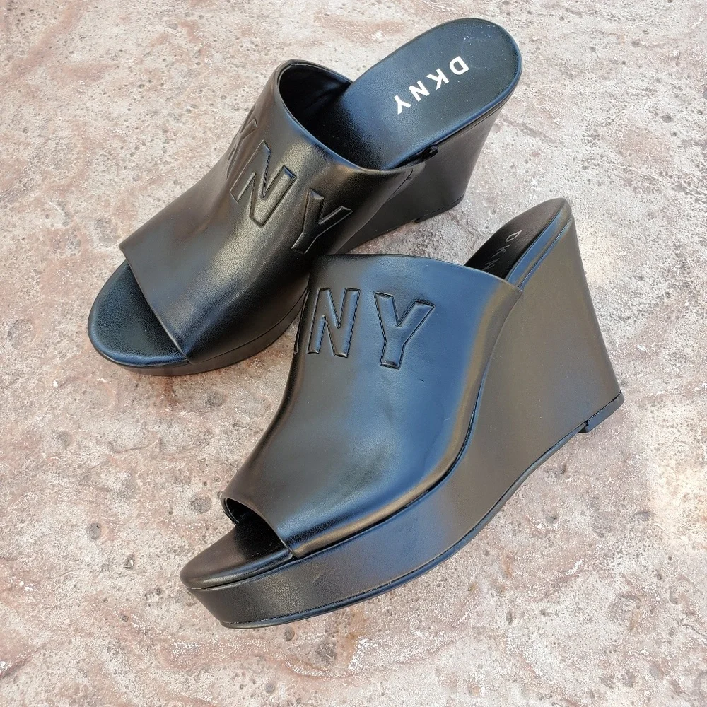 SUPER RARE 🖤 DKNY Raised Logo Black Wedge Mules 9 - Picture 2 of 9